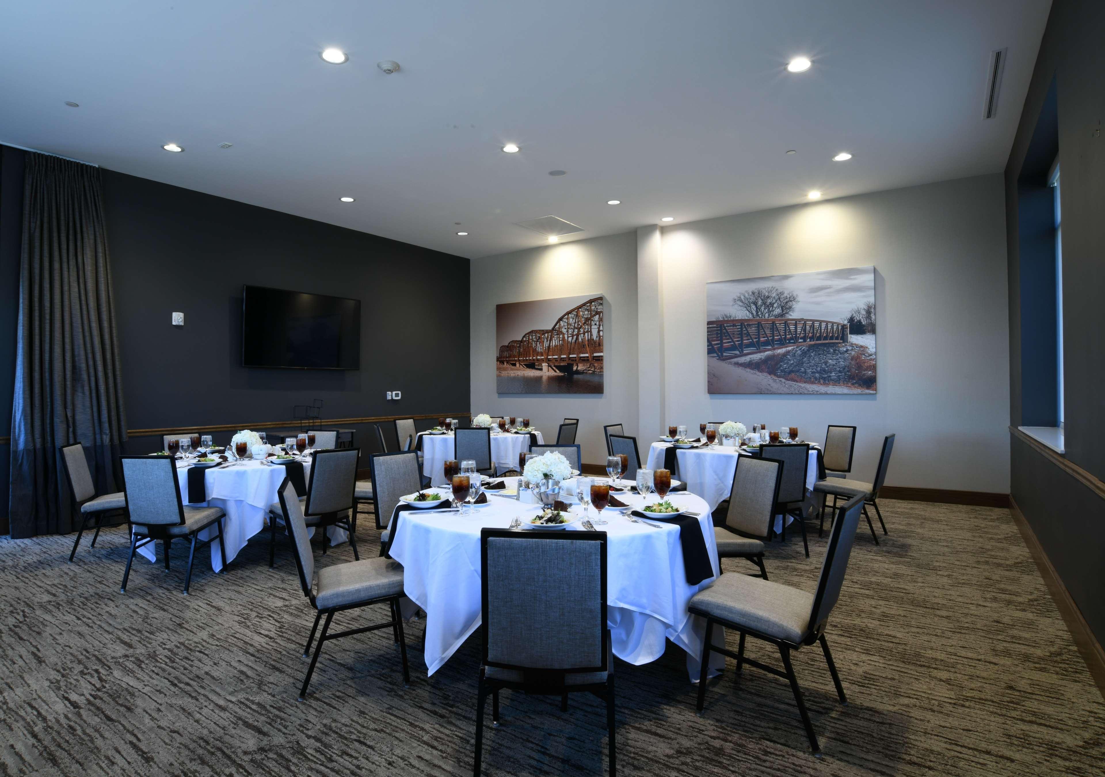 Hotel Embassy Downtown/medical Center 4*
