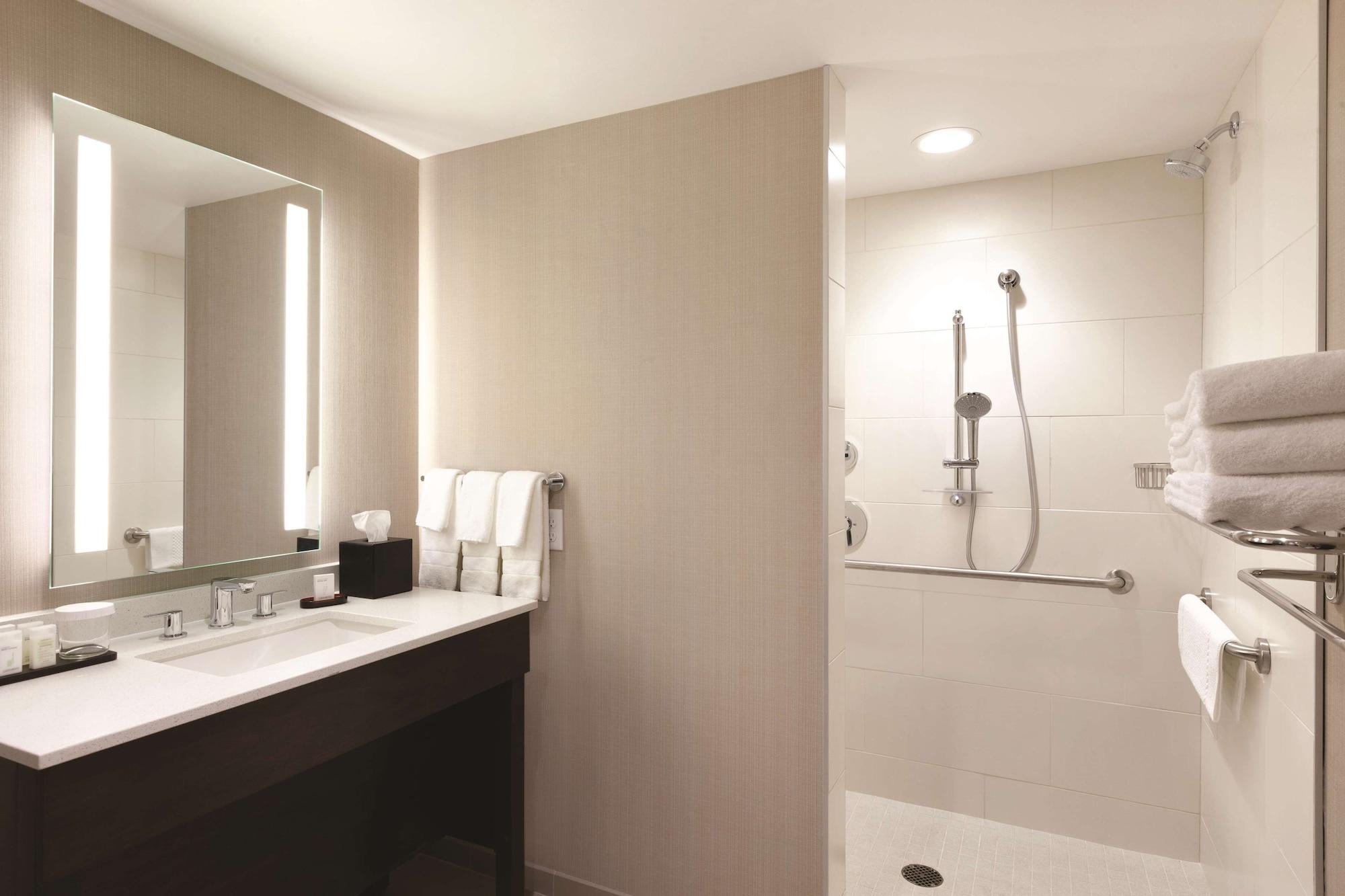 Embassy Downtown/medical Center 4*