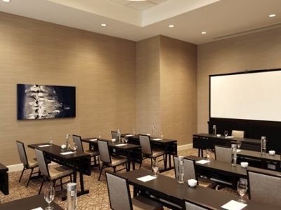 Hotel Embassy Downtown/medical Center 4*