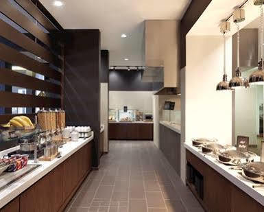 Embassy Downtown/medical Center Hotel 4*