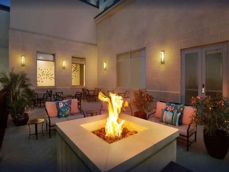 Hotel Embassy Downtown/medical Center 4*