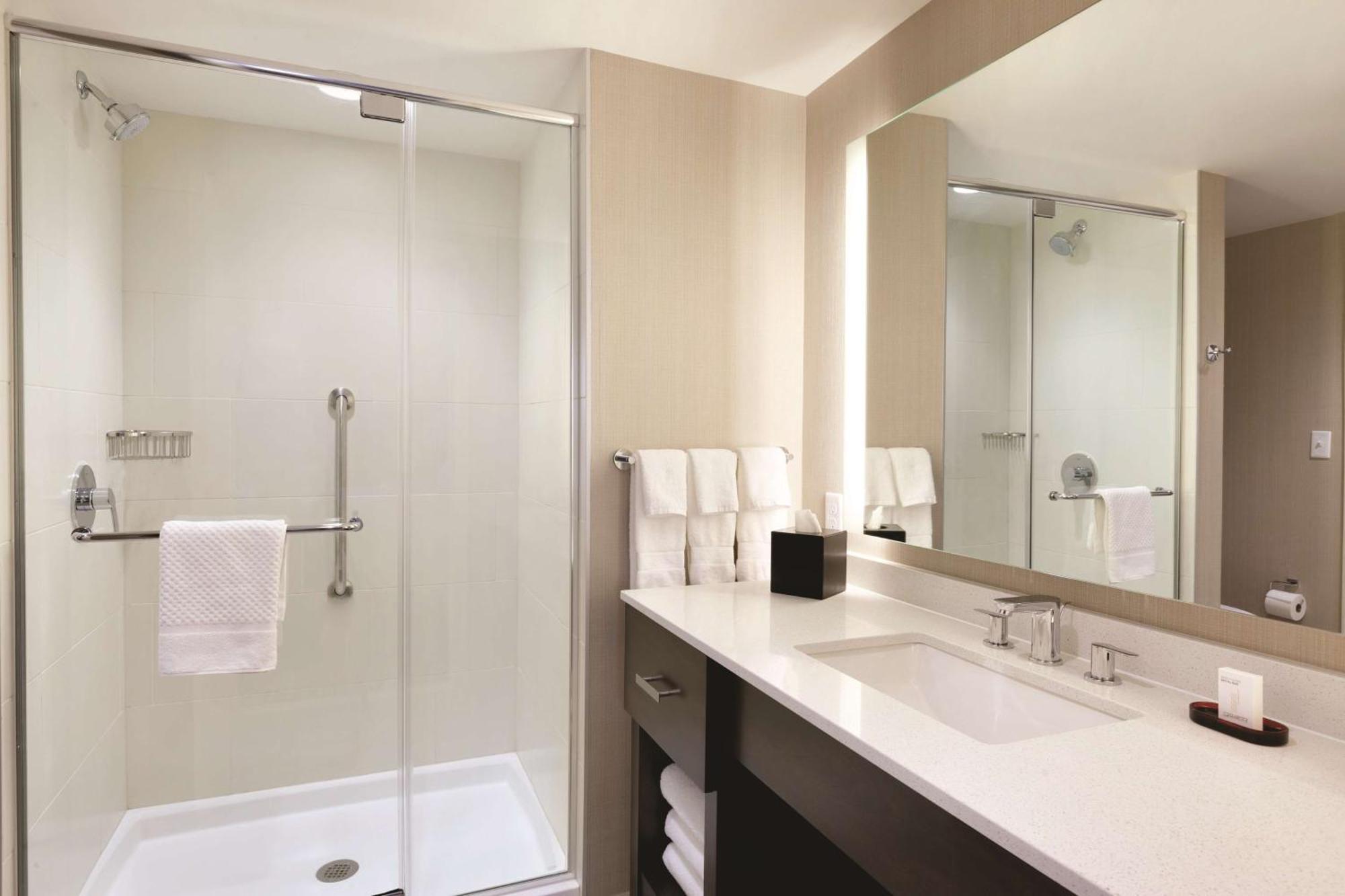 Embassy Downtown/medical Center Hotel 4*